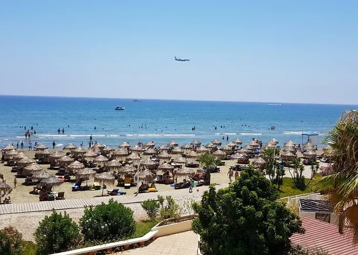 Haig's Dream Flat On The * Larnaca