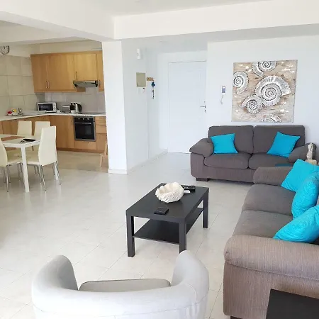 Haig's Dream Flat On The 라르나카
